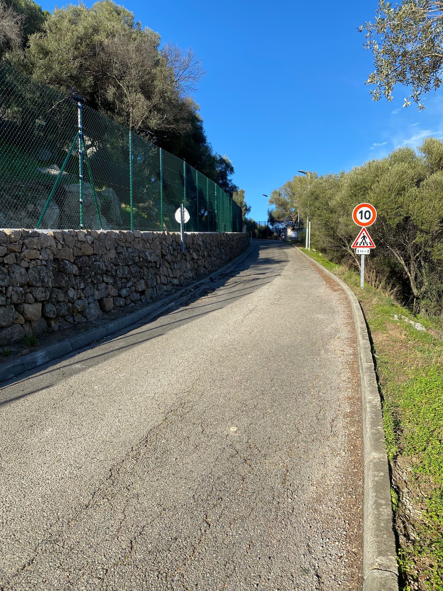 Le Centre Hospitalier de Castelluccio sécurise son site avec l’installation d’une clôture périphérique